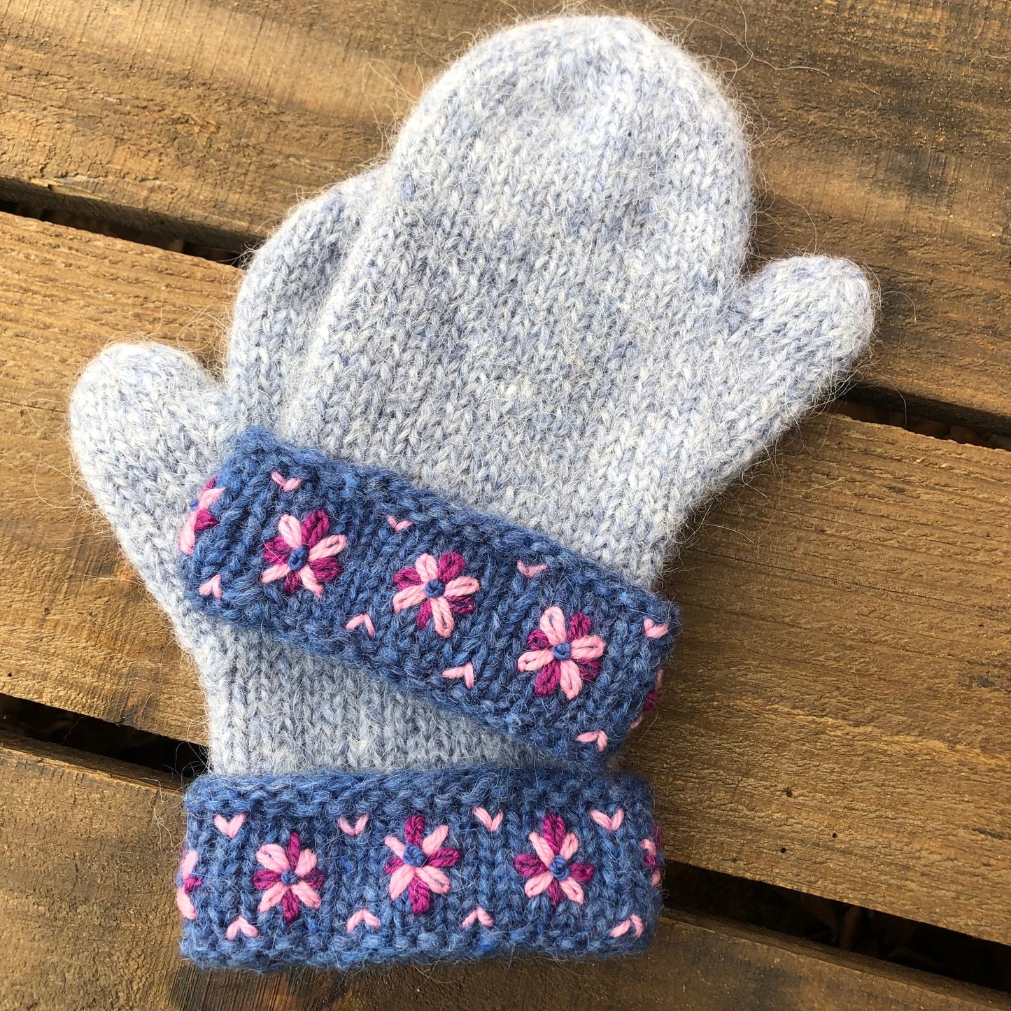 Nordic Heritage - Woolen Mittens